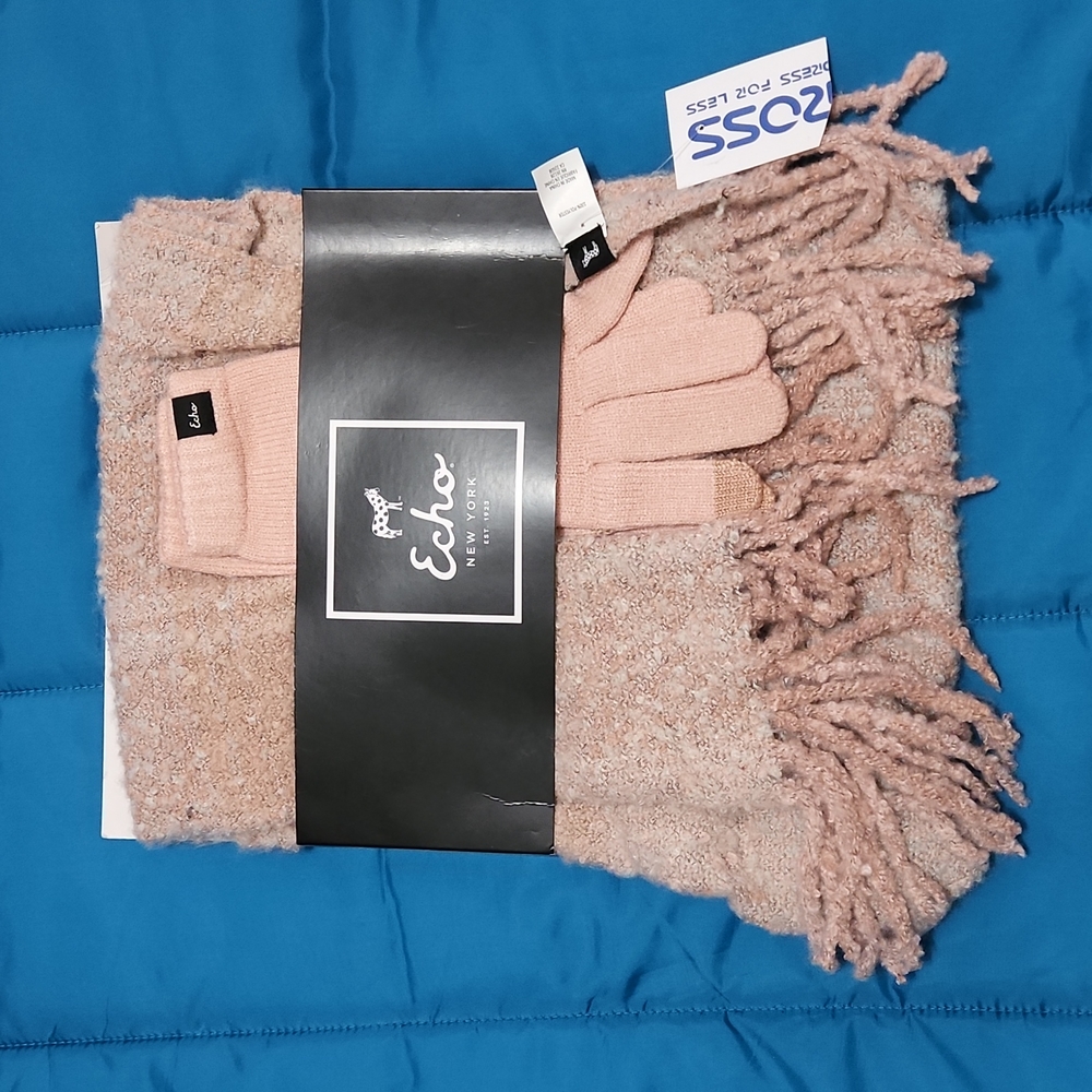 Echo New York Scarve and Glove Gift Set